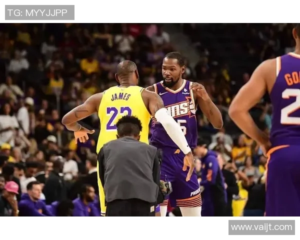 湖人对热火精彩对决今日回放全程回顾与分析带你重温比赛瞬间 湖人对热火精彩对决今日回放全程回顾与分析带你重温比赛瞬间